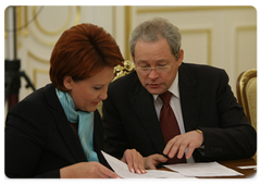 Minister of Agriculture Yelena Skrynnik and Minister of Regional Development Viktor Basargin at the Government Presidium meeting|23 july, 2009|17:01