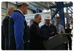 Prime Minister Vladimir Putin at the No. 2 colour coating line|24 july, 2009|15:24
