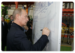 Prime Minister Vladimir Putin at the No. 2 colour coating line|24 july, 2009|15:31