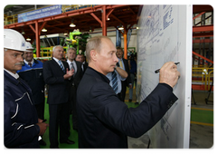 Prime Minister Vladimir Putin at the No. 2 colour coating line|24 july, 2009|15:34