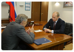 Prime Minister Vladimir Putin held a working meeting with the Governor of the Chelyabinsk Region, Pyotr Sumin|24 july, 2009|18:55