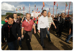 Prime Minister Vladimir Putin at the Seliger-2009 youth camp in the Tver Region, where the National Educational Forum is taking place|27 july, 2009|11:42