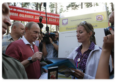 Prime Minister Vladimir Putin at the Seliger-2009 youth camp in the Tver Region, where the National Educational Forum is taking place|27 july, 2009|12:29