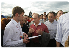 Prime Minister Vladimir Putin at the Seliger-2009 youth camp in the Tver Region, where the National Educational Forum is taking place|27 july, 2009|13:44