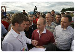 Prime Minister Vladimir Putin at the Seliger-2009 youth camp in the Tver Region, where the National Educational Forum is taking place|27 july, 2009|13:46