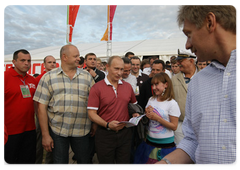 Prime Minister Vladimir Putin at the Seliger-2009 youth camp in the Tver Region, where the National Educational Forum is taking place|27 july, 2009|14:13