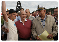 Prime Minister Vladimir Putin at the Seliger-2009 youth camp in the Tver Region, where the National Educational Forum is taking place|27 july, 2009|14:21