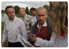 Prime Minister Vladimir Putin at the Seliger-2009 youth camp in the Tver Region, where the National Educational Forum is taking place|27 july, 2009|14:26