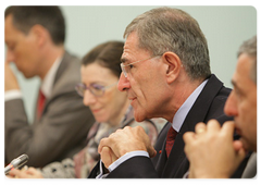 GDF Suez Chairman and CEO Gérard Mestrallet, second right, during the meeting with Prime Minister Vladimir Putin|28 july, 2009|19:28