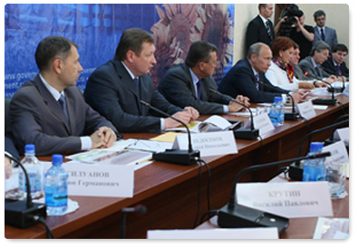 Prime Minister Vladimir Putin held a meeting on the preparations for and the start of the grain harvesting season in 2009