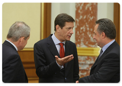 From left to right: Minister of Regional Development Viktor Basargin, Deputy Prime Minister Alexander Zhukov, and Minister of Sport, Tourism and Youth Policy Vitaly Mutko at a Government meeting|30 july, 2009|14:47
