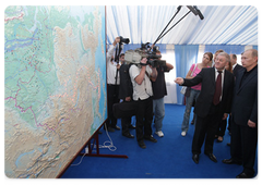 Prime Minister Vladimir Putin attending a ceremony of beginning the construction of the Sakhalin-Khabarovsk-Vladivostok trunk gas pipeline|31 july, 2009|09:56