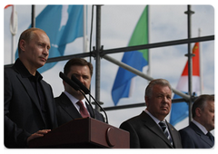 Prime Minister Vladimir Putin attending a ceremony of beginning the construction of the Sakhalin-Khabarovsk-Vladivostok trunk gas pipeline|31 july, 2009|10:32