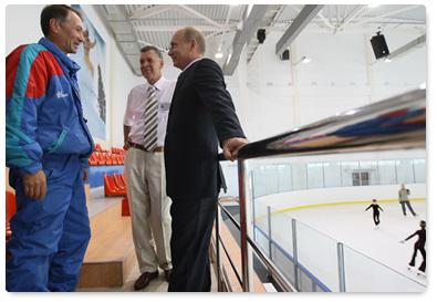 В.В.Путин осмотрел Ледовый дворец спортивного комплекса в станице Выселки