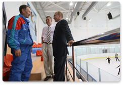 В.В.Путин осмотрел Ледовый дворец спортивного комплекса в станице Выселки
