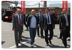 В.В.Путин посетил завод «Ростсельмаш», где производятся современные комбайны, тракторы и другая сельхозтехника