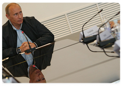 Prime Minister Vladimir Putin holding a meeting with Rostselmash managers in Rostov-on-Don|6 july, 2009|18:29