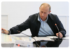 Председатель Правительства Российской Федерации В.В.Путин провел в Ростове-на-Дону встречу с руководством завода «Ростсельмаш»|6 июля, 2009|18:29