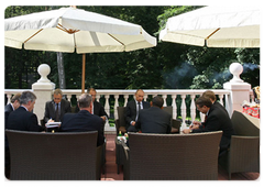 Prime Minister Vladimir Putin meeting with US President Barack Obama|7 july, 2009|13:30