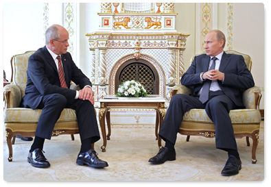 Prime Minister Vladimir Putin met with Berthold Huber, Chairman of the IG Metall trade union