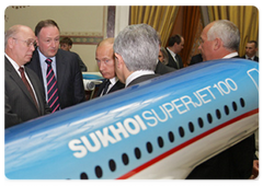 Prime Minister Vladimir Putin at the signing of the commemorative certificate establishing the Ural-Boeing joint venture between Boeing and VSMPO-Avisma, which will produce titanium components for aircraft|7 july, 2009|17:29