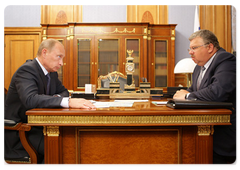 Prime Minister Vladimir Putin meeting with Head of the Federal Customs Service Andrei Belyaninov|8 july, 2009|14:30