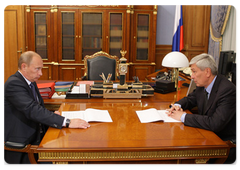 Prime Minister Vladimir Putin meeting with Yuri Chikhanchin, head of the Federal Financial Monitoring Service|8 july, 2009|16:09