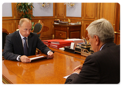 Prime Minister Vladimir Putin meeting with Yuri Chikhanchin, head of the Federal Financial Monitoring Service|8 july, 2009|16:09