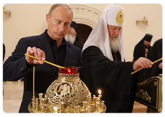 Председатель Правительства Российской Федерации В.В.Путин посетил остров Валаам, где вместе с Патриархом Московским и всея Руси Кириллом осмотрел Валаамский монастырь|9 июля, 2009|20:05