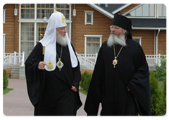 Председатель Правительства Российской Федерации В.В.Путин посетил остров Председатель Правительства Российской Федерации В.В.Путин посетил остров Валаам, где вместе с Патриархом Московским и всея Руси Кириллом осмотрел Валаамский монастырь|9 июля, 2009|20:41