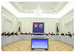 Председатель Правительства Российской Федерации В.В.Путин, находящийся с рабочей поездкой в Карелии, провел в Петрозаводске  заседание Государственной пограничной комиссии|9 июля, 2009|21:00