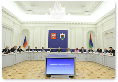 В.В.Путин, находящийся с рабочей поездкой в Карелии, провел в Петрозаводске  заседание Государственной пограничной комиссии