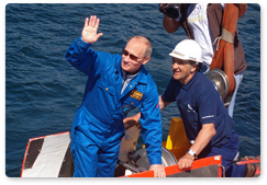 Prime Minister Vladimir Putin, on a working visit to the Siberian Federal District, descended to the bottom of Lake Baikal aboard the deep-sea submersible Mir