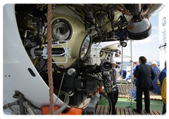 Prime Minister Vladimir Putin, on a working visit to the Siberian Federal District, descended to the bottom of Lake Baikal aboard a Mir submersible|1 august, 2009|13:01