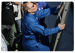 Prime Minister Vladimir Putin, on a working visit to the Siberian Federal District, descended to the bottom of Lake Baikal aboard a Mir submersible|1 august, 2009|13:07