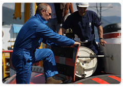 Prime Minister Vladimir Putin, on a working visit to the Siberian Federal District, descended to the bottom of Lake Baikal aboard a Mir submersible|1 august, 2009|13:08