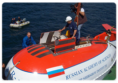 Prime Minister Vladimir Putin, on a working visit to the Siberian Federal District, descended to the bottom of Lake Baikal aboard a Mir submersible|1 august, 2009|13:10