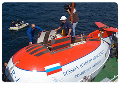 Prime Minister Vladimir Putin, on a working visit to the Siberian Federal District, descended to the bottom of Lake Baikal aboard a Mir submersible|1 august, 2009|13:10