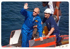 Prime Minister Vladimir Putin, on a working visit to the Siberian Federal District, descended to the bottom of Lake Baikal aboard a Mir submersible|1 august, 2009|13:11