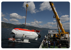 Prime Minister Vladimir Putin, on a working visit to the Siberian Federal District, descended to the bottom of Lake Baikal aboard a Mir submersible|1 august, 2009|13:14
