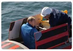 Prime Minister Vladimir Putin, on a working visit to the Siberian Federal District, descended to the bottom of Lake Baikal aboard a Mir submersible|1 august, 2009|15:52