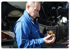 Prime Minister Vladimir Putin, on a working visit to the Siberian Federal District, descended to the bottom of Lake Baikal aboard a Mir submersible|1 august, 2009|16:00