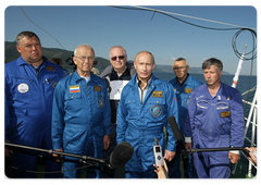 Prime Minister Vladimir Putin told journalists about his descent to the bottom of Lake Baikal aboard the Mir-1 submersible and answered  questions|1 august, 2009|16:23