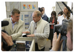 Prime Minister Vladimir Putin visiting the Baikal Museum at the Irkutsk Scientific Centre of the Siberian Branch of Russian Academy of Sciences in Listvyanka village|1 august, 2009|16:47