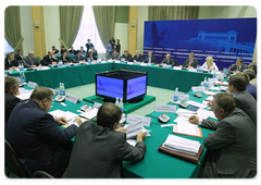 Председатель Правительства Российской Федерации В.В.Путин, находящийся с рабочей поездкой в Ставропольском крае, провел заседание Правительственной комиссии по вопросам регионального развития|10 августа, 2009|18:22