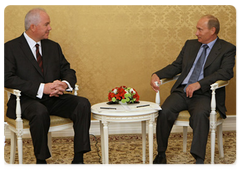 Prime Minister Vladimir Putin meeting with Venezuelan Minister of Energy and Petroleum Rafael Ramirez|11 august, 2009|17:32