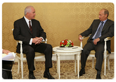 Prime Minister Vladimir Putin meeting with Venezuelan Minister of Energy and Petroleum Rafael Ramirez|11 august, 2009|17:39