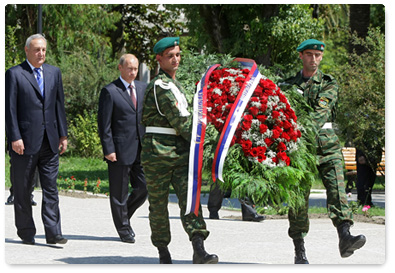 В.В.Путин почтил память воинов, павших во время грузино-абхазского конфликта 1992-93 гг.