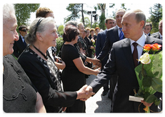 В.В.Путин и С.В.Багапш пообщались с вдовами и матерями погибших защитников Абхазии|12 августа, 2009|18:01
