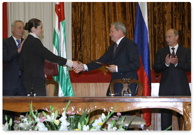 По итогам рабочего визита В.В.Путина в Абхазию было подписано Соглашение между Правительством Республики Абхазия и Правительством Российской Федерации  об оказании помощи Республике Абхазия в социально-экономическом развитии